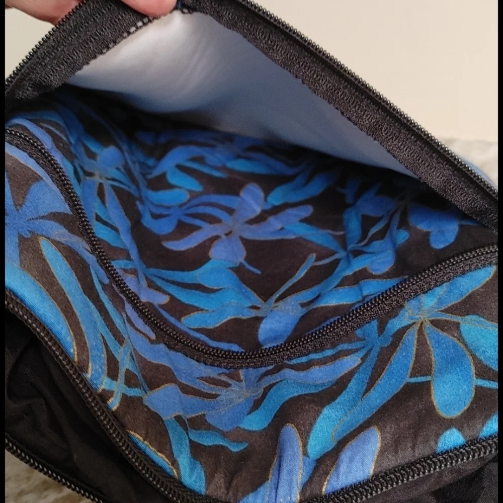 N/A padded tote